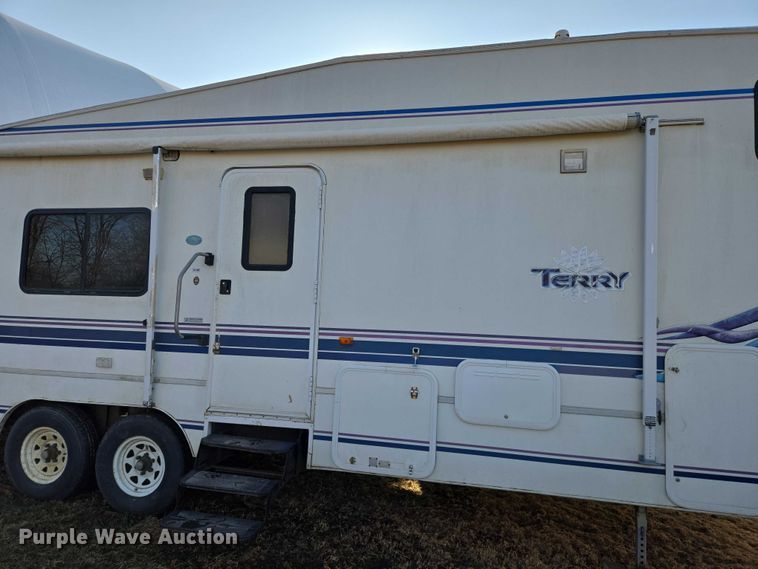 image for item EV5566 1998 Fleetwood Terry camper