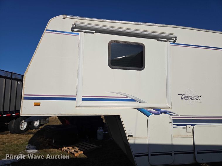 image for item EV5566 1998 Fleetwood Terry camper