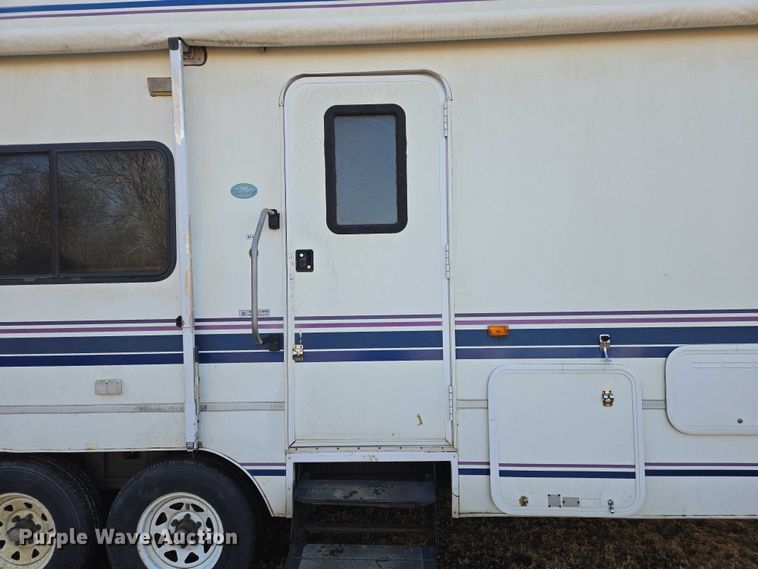 image for item EV5566 1998 Fleetwood Terry camper