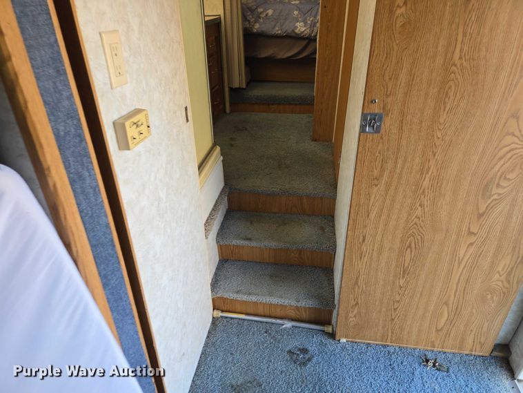 image for item EV5566 1998 Fleetwood Terry camper