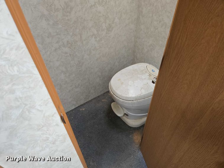 image for item EV5566 1998 Fleetwood Terry camper