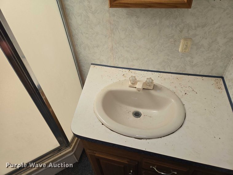 image for item EV5566 1998 Fleetwood Terry camper