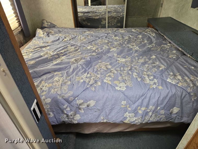 image for item EV5566 1998 Fleetwood Terry camper