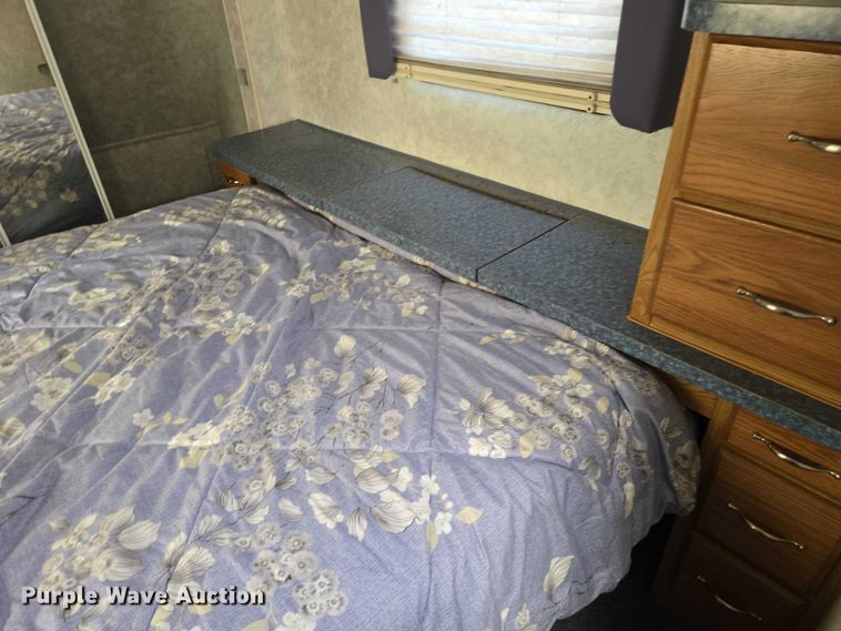 image for item EV5566 1998 Fleetwood Terry camper