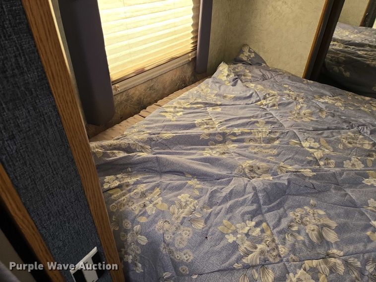 image for item EV5566 1998 Fleetwood Terry camper