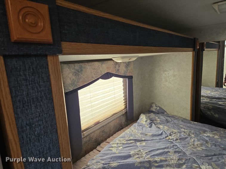 image for item EV5566 1998 Fleetwood Terry camper