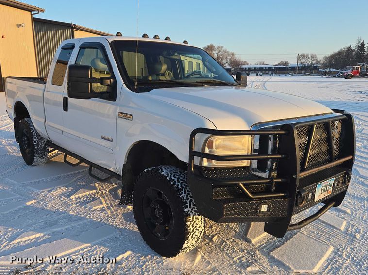 image for item EV5588 2005 Ford F250 Super Duty Ext. Cab pickup truck