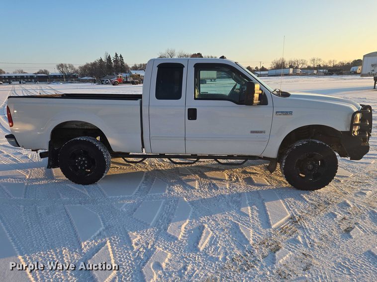 image for item EV5588 2005 Ford F250 Super Duty Ext. Cab pickup truck