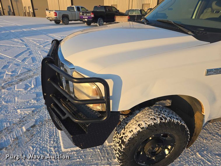 image for item EV5588 2005 Ford F250 Super Duty Ext. Cab pickup truck