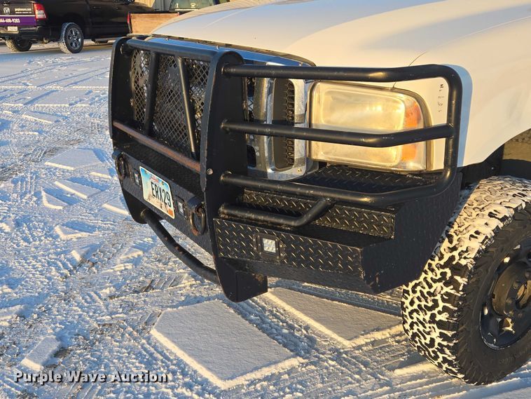 image for item EV5588 2005 Ford F250 Super Duty Ext. Cab pickup truck