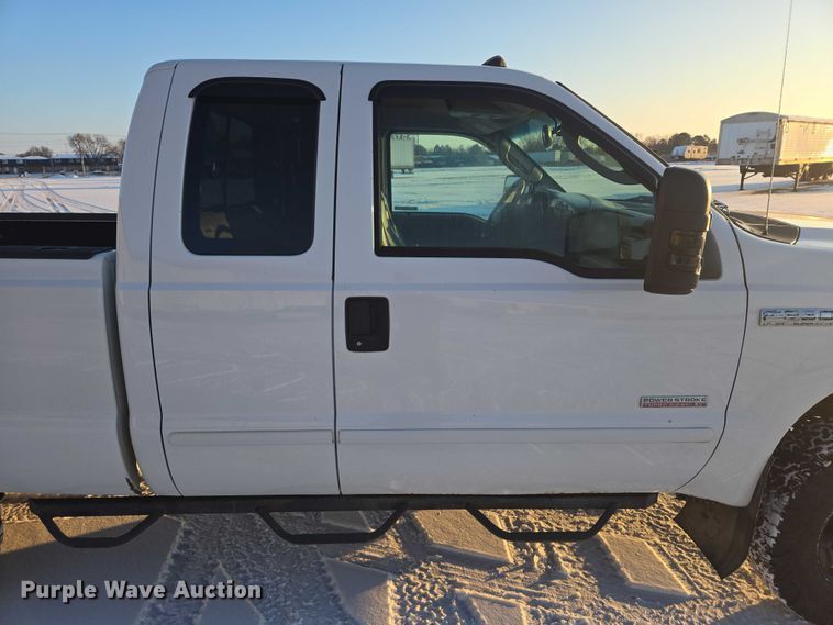 image for item EV5588 2005 Ford F250 Super Duty Ext. Cab pickup truck