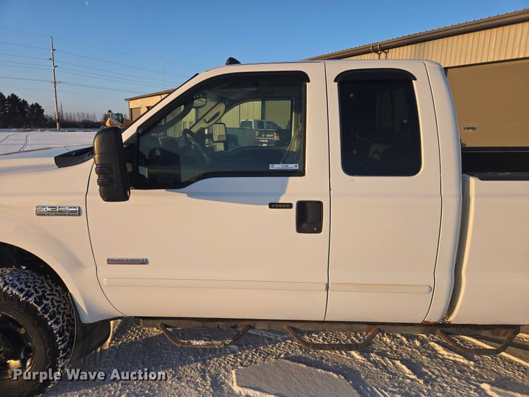 image for item EV5588 2005 Ford F250 Super Duty Ext. Cab pickup truck