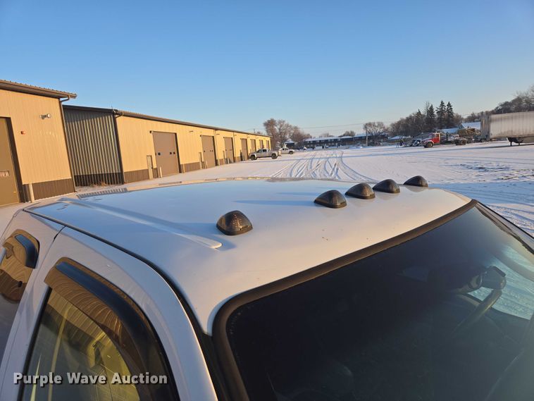 image for item EV5588 2005 Ford F250 Super Duty Ext. Cab pickup truck