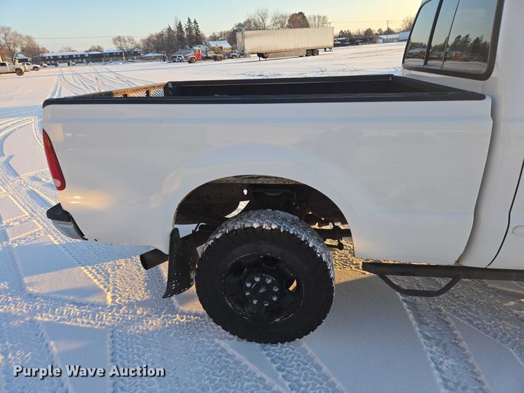 image for item EV5588 2005 Ford F250 Super Duty Ext. Cab pickup truck
