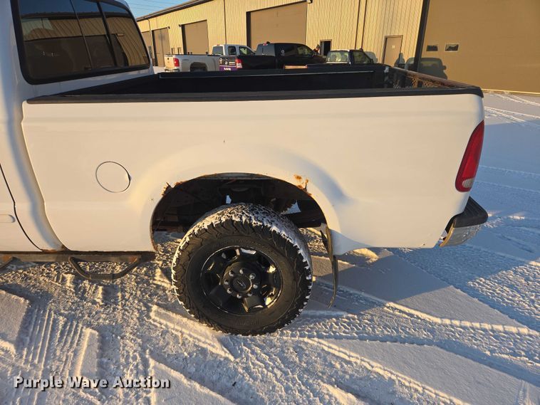 image for item EV5588 2005 Ford F250 Super Duty Ext. Cab pickup truck