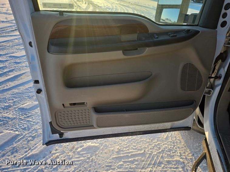 image for item EV5588 2005 Ford F250 Super Duty Ext. Cab pickup truck