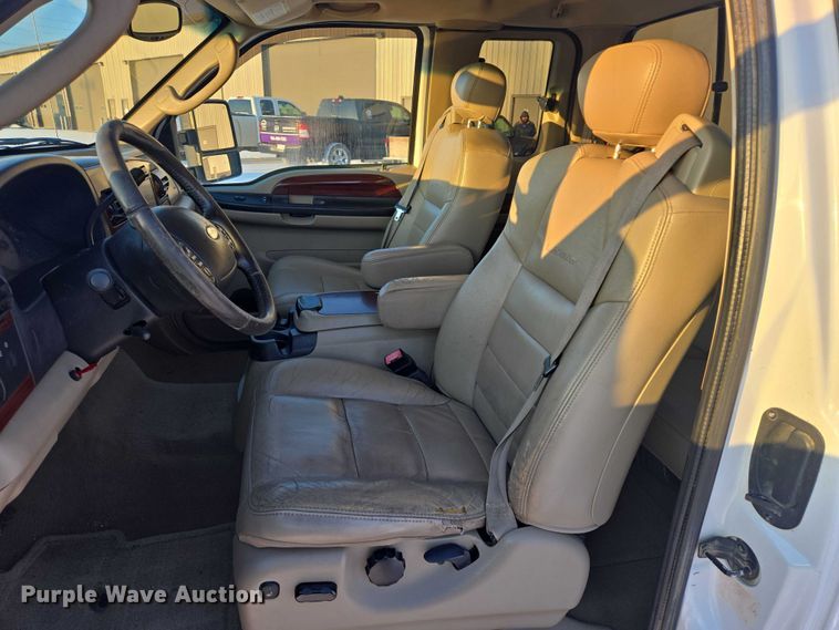 image for item EV5588 2005 Ford F250 Super Duty Ext. Cab pickup truck