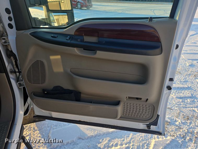 image for item EV5588 2005 Ford F250 Super Duty Ext. Cab pickup truck