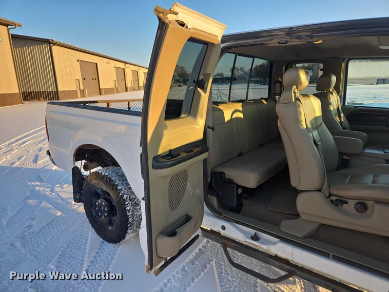 image for item EV5588 2005 Ford F250 Super Duty Ext. Cab pickup truck