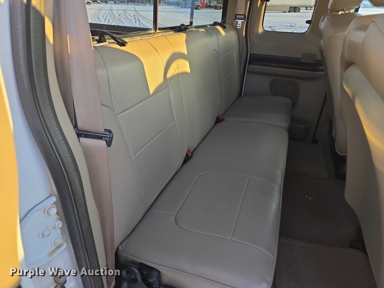 image for item EV5588 2005 Ford F250 Super Duty Ext. Cab pickup truck