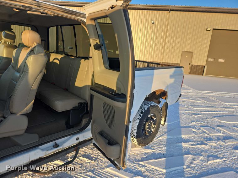 image for item EV5588 2005 Ford F250 Super Duty Ext. Cab pickup truck