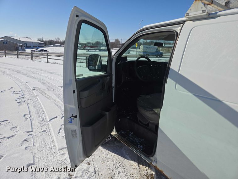 image for item EV5590 2009 GMC Savana 2500 van