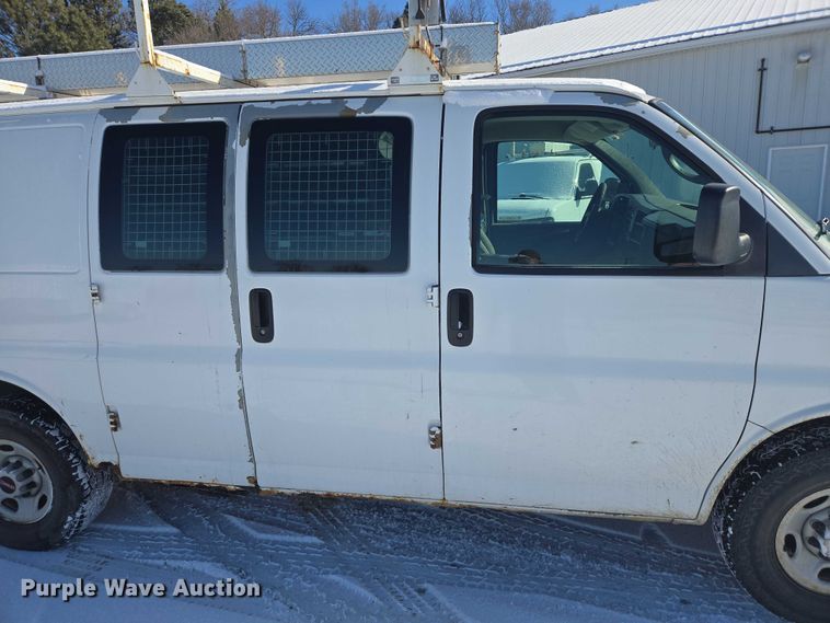 image for item EV5590 2009 GMC Savana 2500 van