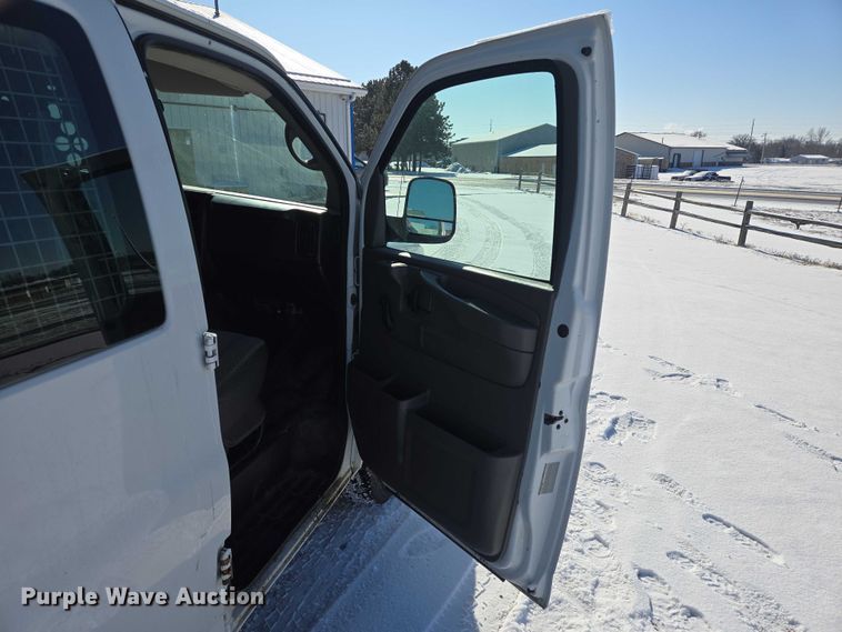 image for item EV5590 2009 GMC Savana 2500 van