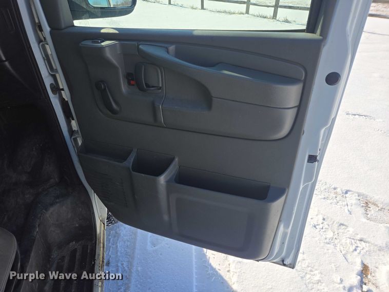 image for item EV5590 2009 GMC Savana 2500 van