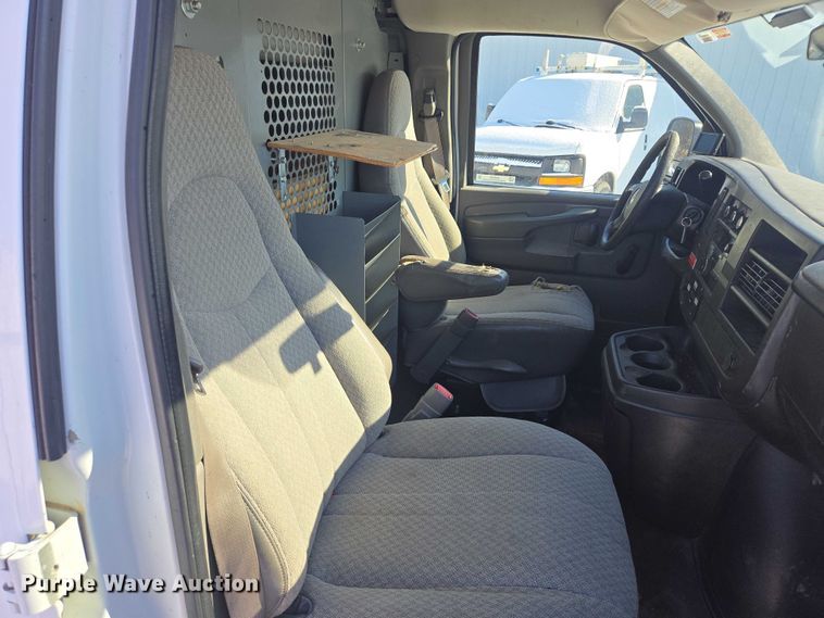 image for item EV5590 2009 GMC Savana 2500 van