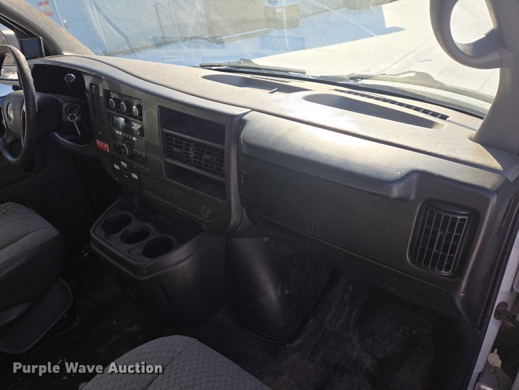 image for item EV5590 2009 GMC Savana 2500 van