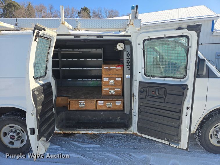 image for item EV5590 2009 GMC Savana 2500 van