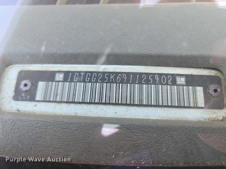 image for item EV5590 2009 GMC Savana 2500 van