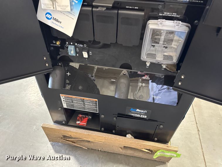 image for item EV7523 Miller Big Blue 600 Air Pak welder/generator