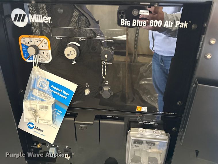image for item EV7523 Miller Big Blue 600 Air Pak welder/generator