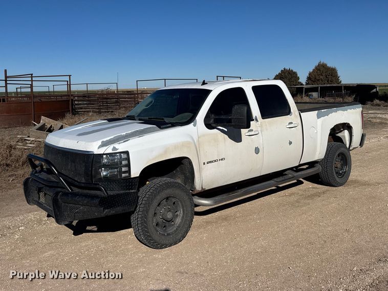 image for item FB0904 2008 Chevrolet Silverado 2500HD Crew Cab pickup truck
