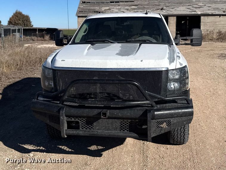 image for item FB0904 2008 Chevrolet Silverado 2500HD Crew Cab pickup truck