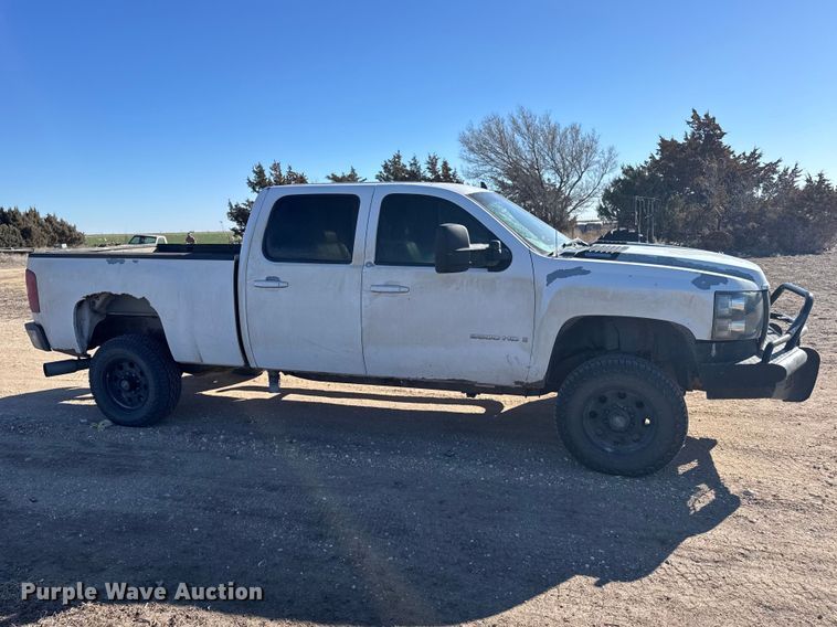 image for item FB0904 2008 Chevrolet Silverado 2500HD Crew Cab pickup truck