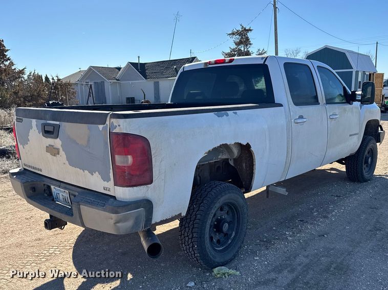image for item FB0904 2008 Chevrolet Silverado 2500HD Crew Cab pickup truck