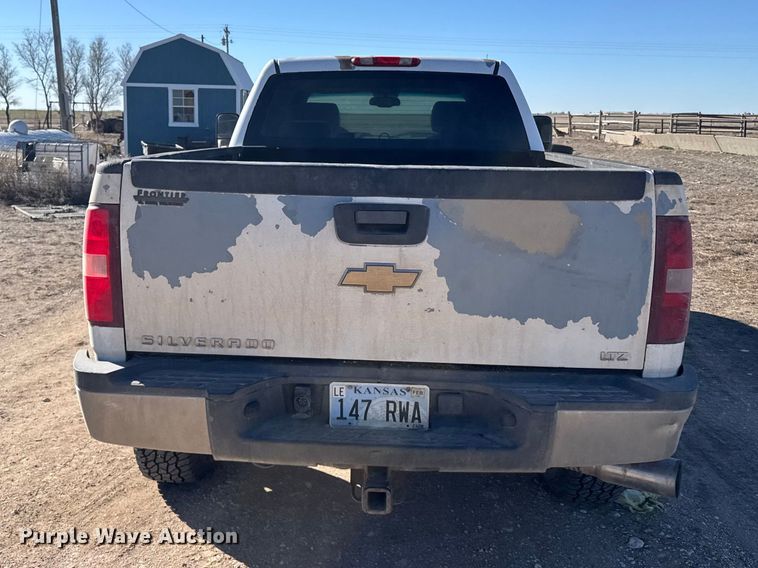 image for item FB0904 2008 Chevrolet Silverado 2500HD Crew Cab pickup truck