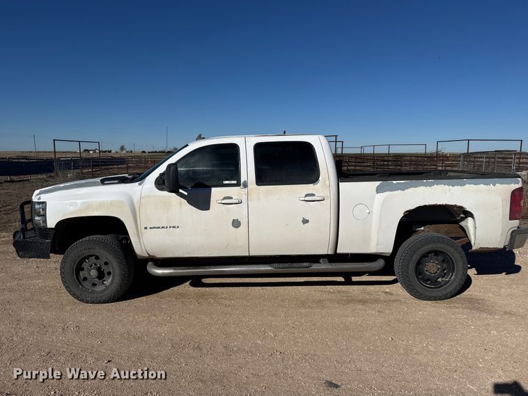 image for item FB0904 2008 Chevrolet Silverado 2500HD Crew Cab pickup truck