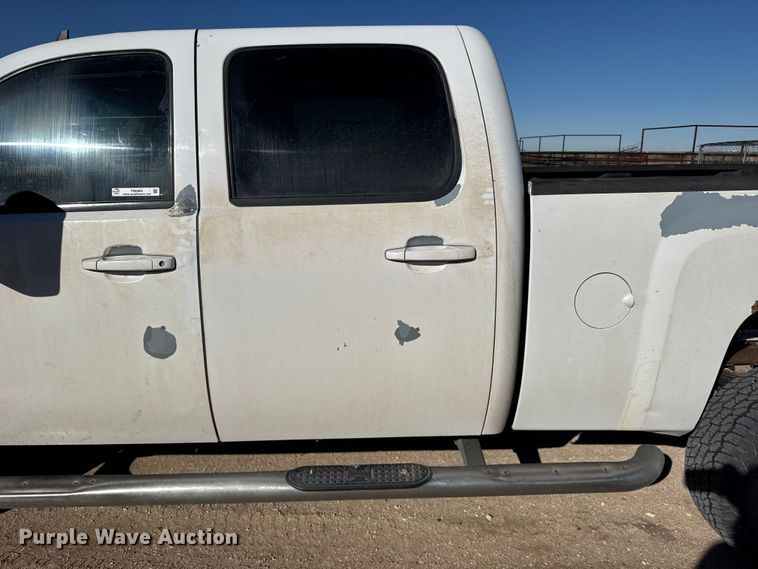 image for item FB0904 2008 Chevrolet Silverado 2500HD Crew Cab pickup truck