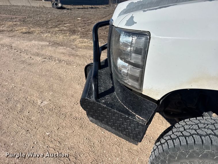 image for item FB0904 2008 Chevrolet Silverado 2500HD Crew Cab pickup truck