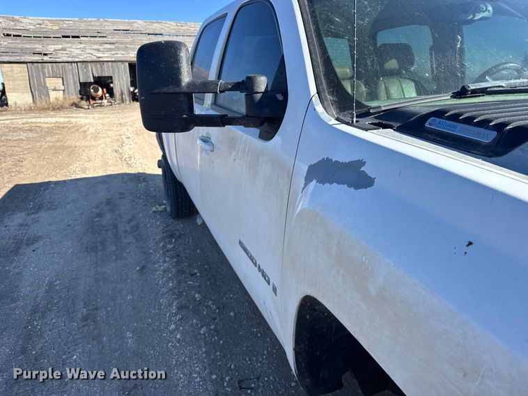 image for item FB0904 2008 Chevrolet Silverado 2500HD Crew Cab pickup truck