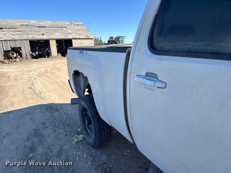 image for item FB0904 2008 Chevrolet Silverado 2500HD Crew Cab pickup truck