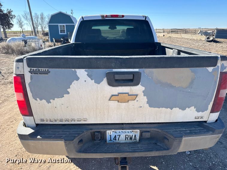 image for item FB0904 2008 Chevrolet Silverado 2500HD Crew Cab pickup truck