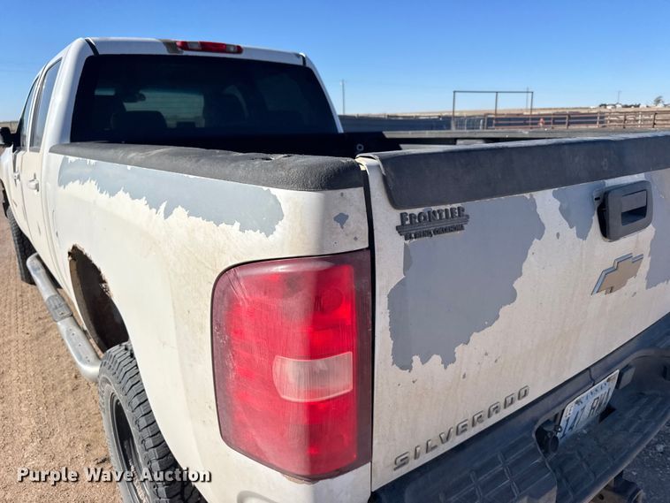 image for item FB0904 2008 Chevrolet Silverado 2500HD Crew Cab pickup truck