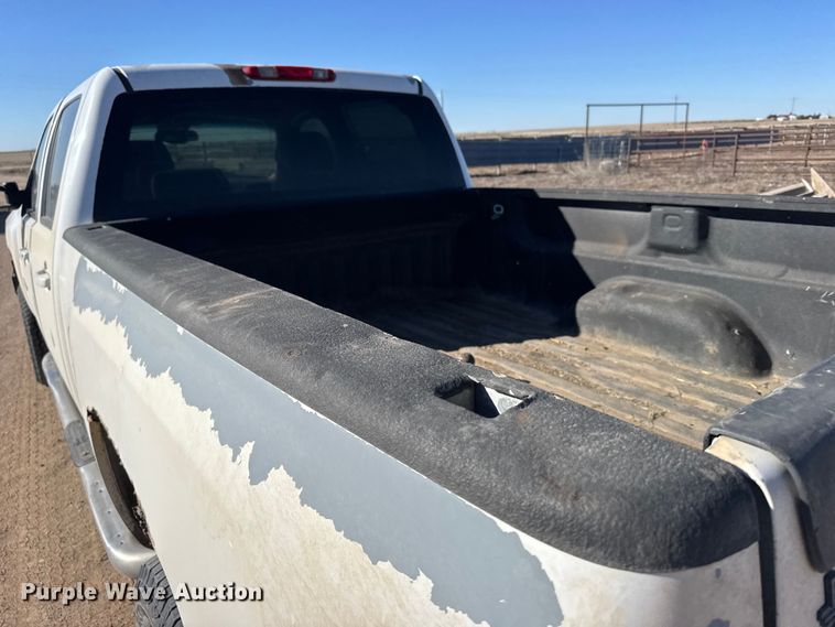 image for item FB0904 2008 Chevrolet Silverado 2500HD Crew Cab pickup truck