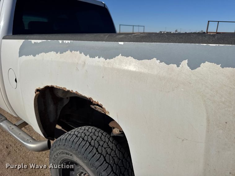 image for item FB0904 2008 Chevrolet Silverado 2500HD Crew Cab pickup truck