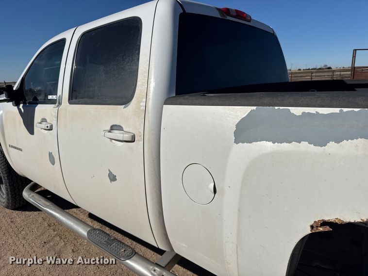 image for item FB0904 2008 Chevrolet Silverado 2500HD Crew Cab pickup truck